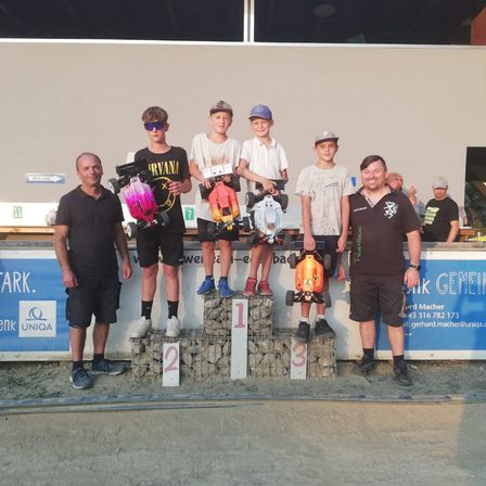 Bild enthält, Shorts, People, Person, Portrait, T-Shirt, Pants, Shoe, Boy, Male, Teen