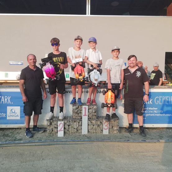 Bild enthält, Shorts, People, Person, Portrait, T-Shirt, Pants, Shoe, Boy, Male, Teen