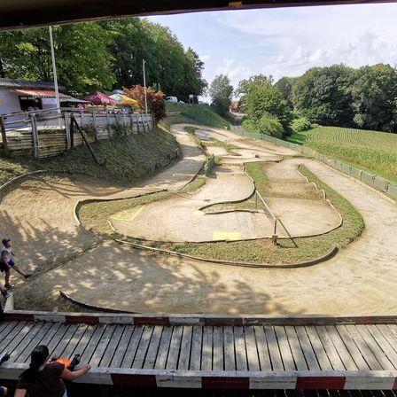 Bild enthält, City, Urban, Grass, Outdoors, Park, Adult, Male, Man, Person, Downtown