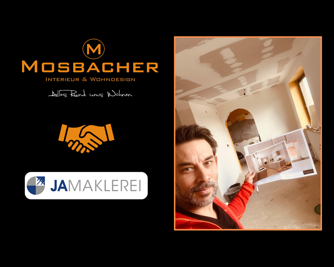 Ein Mann hält ein Modellhaus und zeigt einen Raum mit Decke, Wänden und einem Fenster. Es gibt Logos von MoSBACHER und JAMaklerEI.