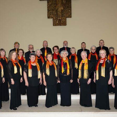 Bild enthält, Adult, Female, Person, Woman, Coat, Groupshot, People, Student, Face