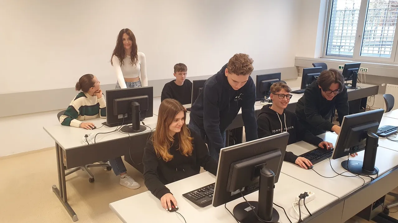 Table, Boy, Male, Person, Teen, Adult, Female, Woman, Student, Desk
