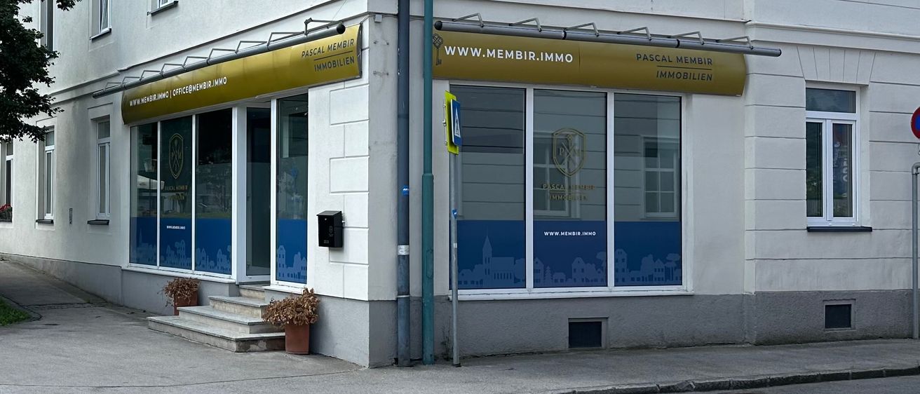 Bild enthält, Road, Tarmac, Architecture, Building, City, Office Building, Urban, Street