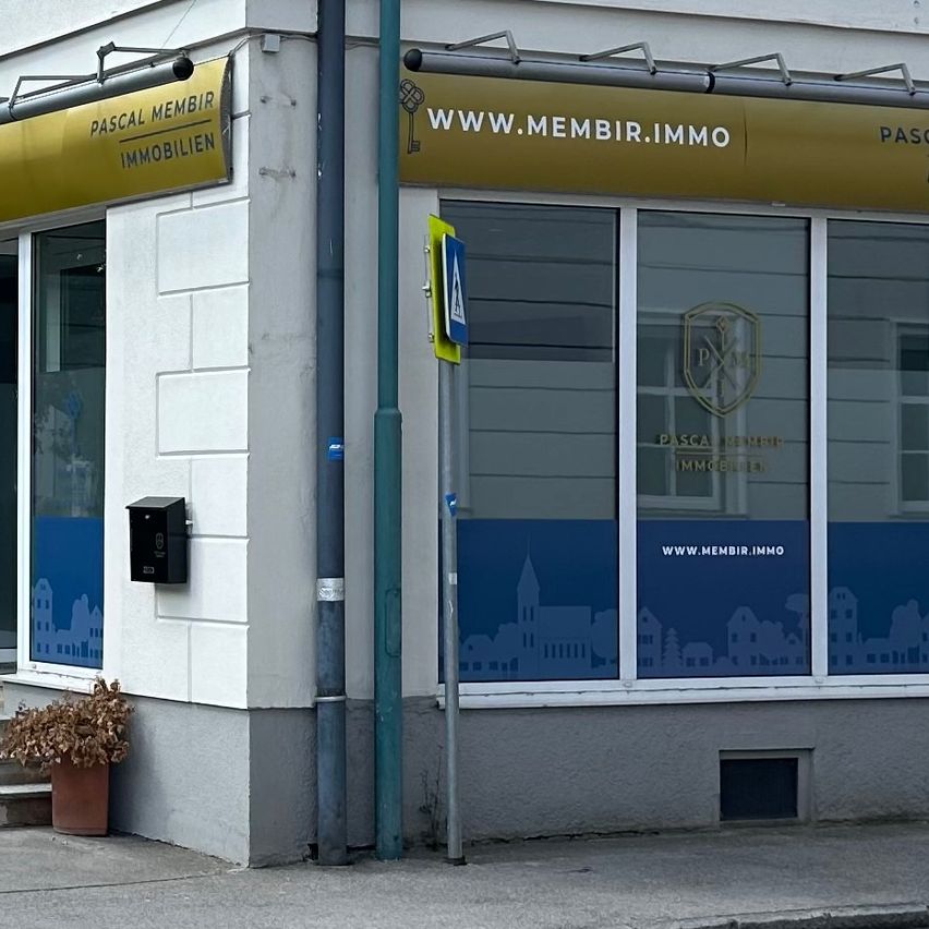 Bild enthält, Road, Tarmac, Architecture, Building, City, Office Building, Urban, Street