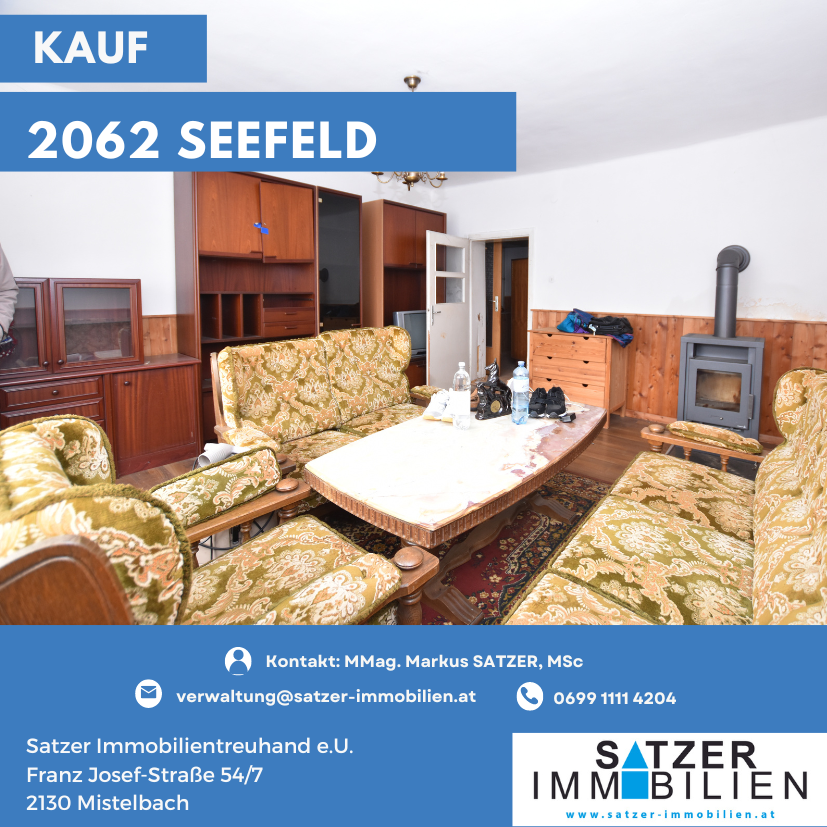 Bild enthält, Furniture, Indoors, Living Room, Interior Design, Couch, Wood, Home Decor, Computer Hardware, Monitor, Screen