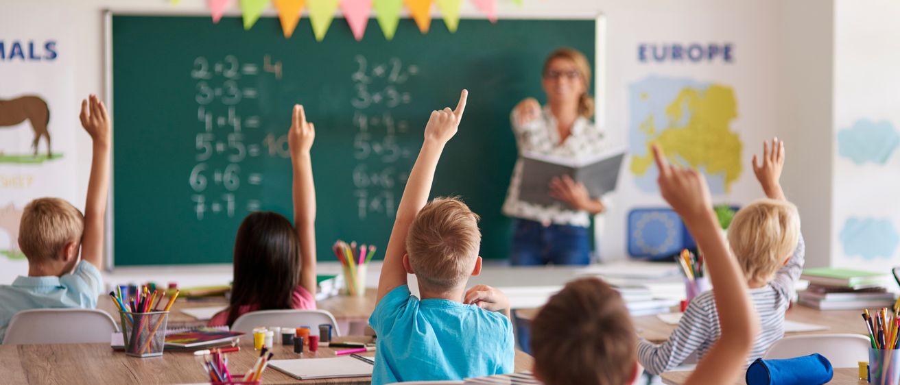 Bild enthält, Person, Student, Boy, Child, Male, Female, Girl, Teen, Face, Head