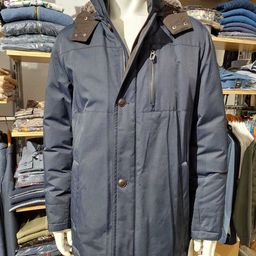Bild enthält, Clothing, Coat, Jacket, Vest, Pants, Glove, Jeans