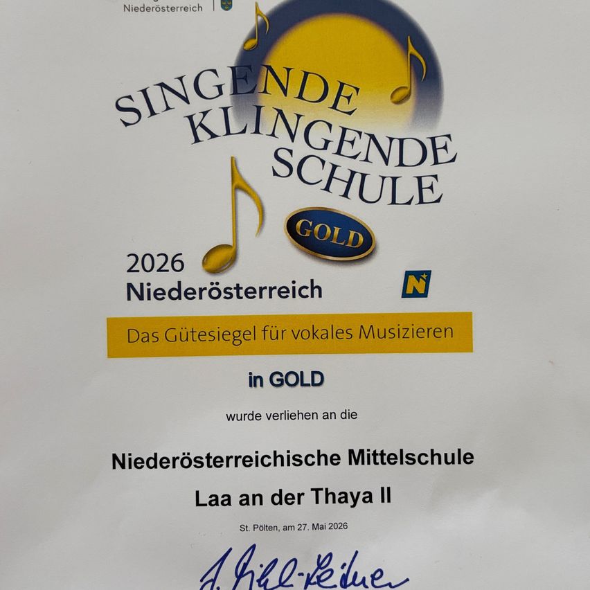 Gold-Siegel für die Niederösterreichische Mittelschule Laa an der Thaya II für vokales Musizieren, am 27. Mai 2026 in St. Pölten. Das Siegel steht für Exzellenz im vokalischen Musizieren.