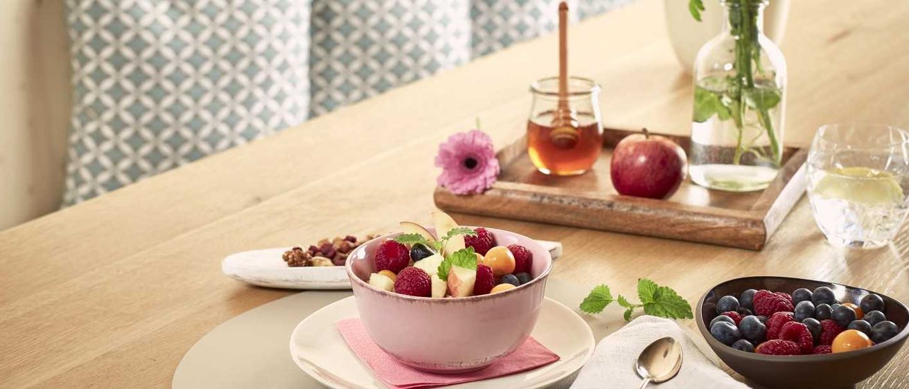 Bild enthält, Brunch, Food, Bowl, Cereal Bowl, Cream, Dessert, Frozen Yogurt