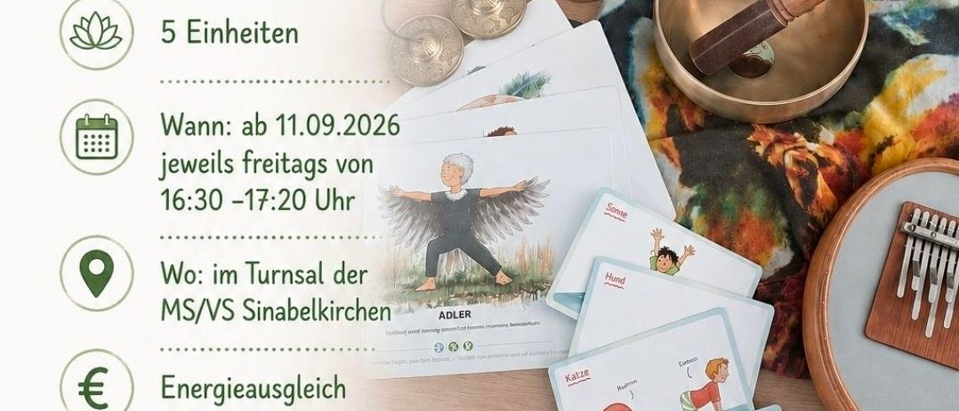 Eine Werbung für einen Yoga-Kurs für Kinder mit verschiedenen Yoga-Posen, Instrumenten und einer Yogamatte. Der Kurs beginnt am 11. September 2026 jeden Freitag von 16:30 bis 17:20 Uhr in der Sinabelkirchen Turnhalle. Die Kosten betragen 50 Euro pro Kind.
