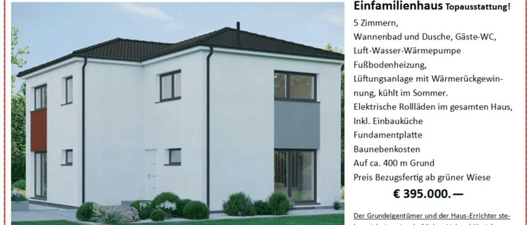 Werbung für ein Einfamilienhaus in Topau mit Grundriss des Erdgeschosses und des Obergeschosses. Das Haus verfügt über fünf Zimmer, ein Badezimmer mit Dusche und WC, einen Dachboden, eine Luft-Wasser-Wärmepumpe, Fußbodenheizung, einen Sommer gekühlten Keller, elektrische Rollläden, Kellerkosten, Fundamentkosten und einem Preis von 395.000 Euro.