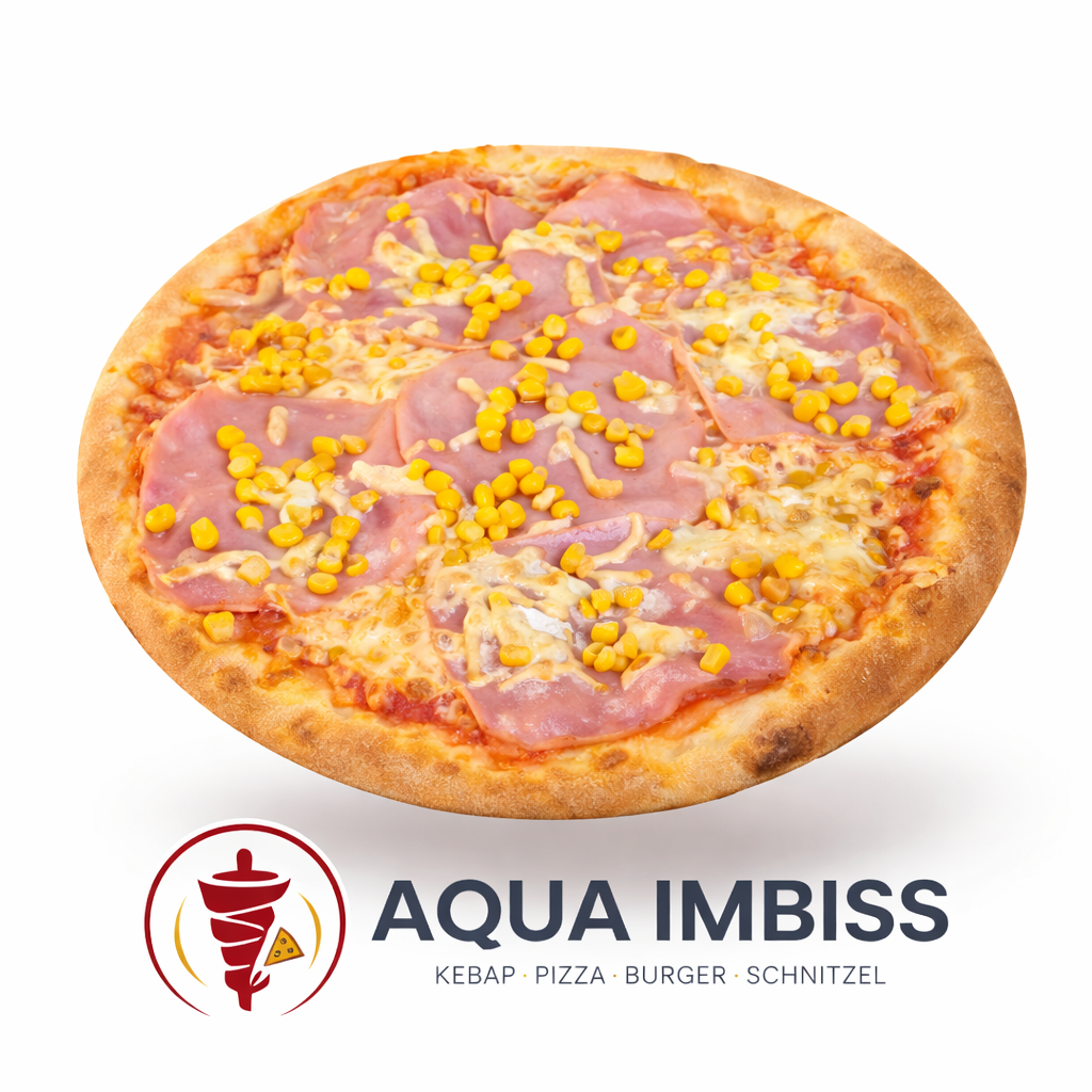 Eine Pizza mit Schinken, Mais und Käse auf weißem Hintergrund, gekennzeichnet mit Aqua Imbiss, bietet Döner, Pizza, Burger und Schnitzel an.