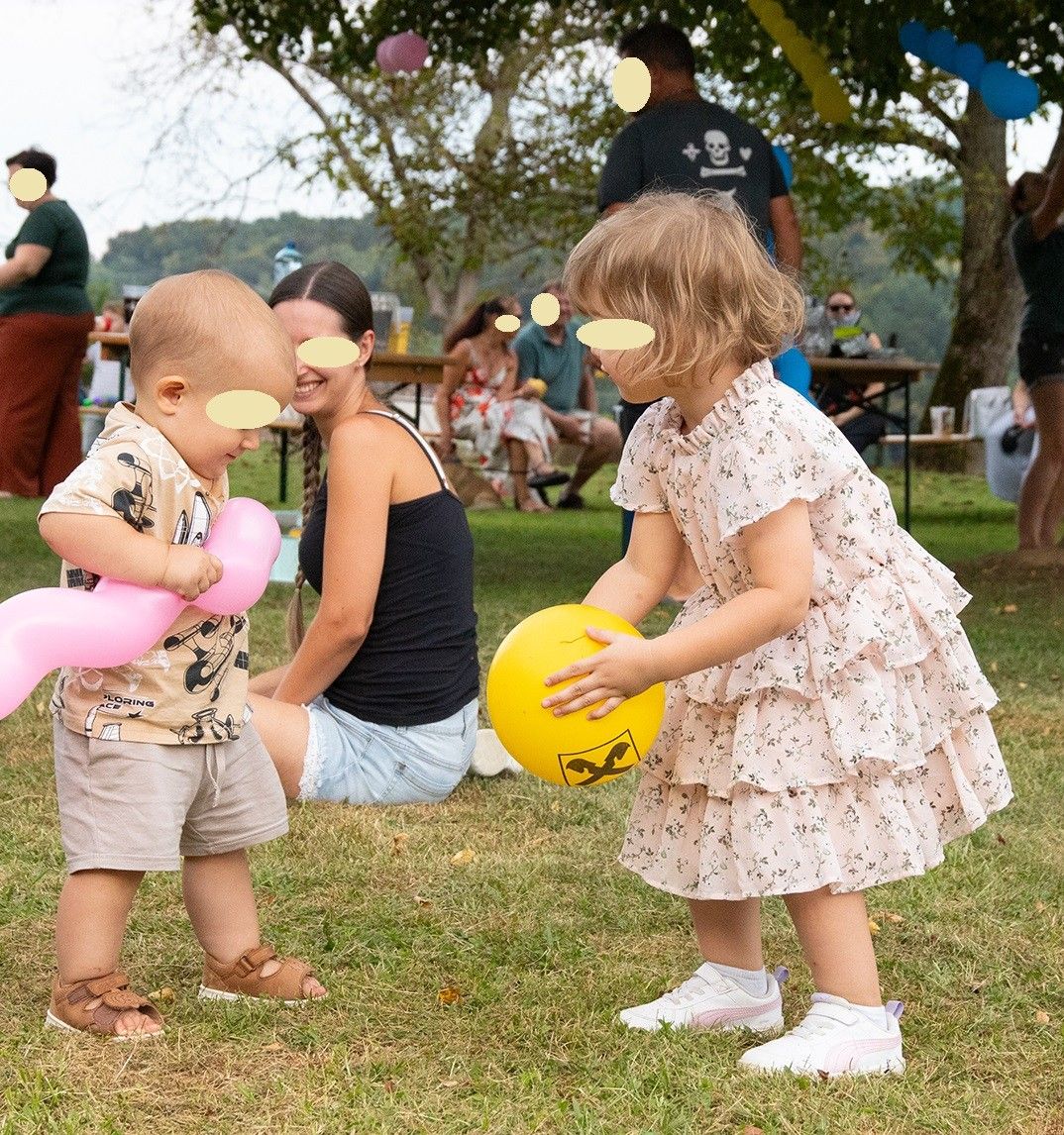 Bild enthält, Grass, Park, Person, Photography, Portrait, Balloon, Shorts, Summer, Child, Girl