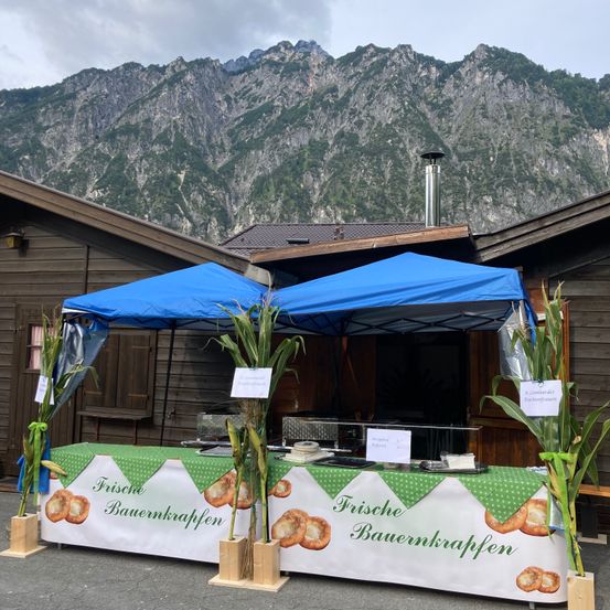 Bild enthält, Lamp, Plant, Outdoors, Shelter, Bread, Tent, Nature