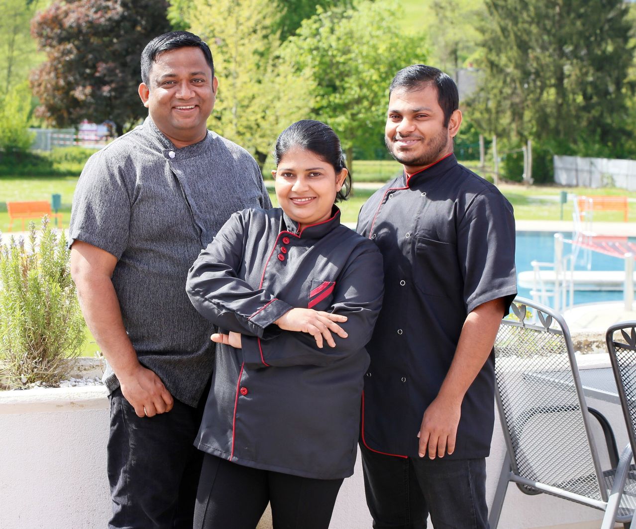 Bild enthält, People, Person, Coat, Jacket, Adult, Female, Woman, Male, Man, Blazer