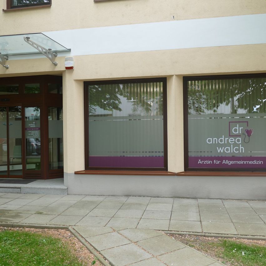 Bild enthält, Door, Path, Walkway, Housing, City