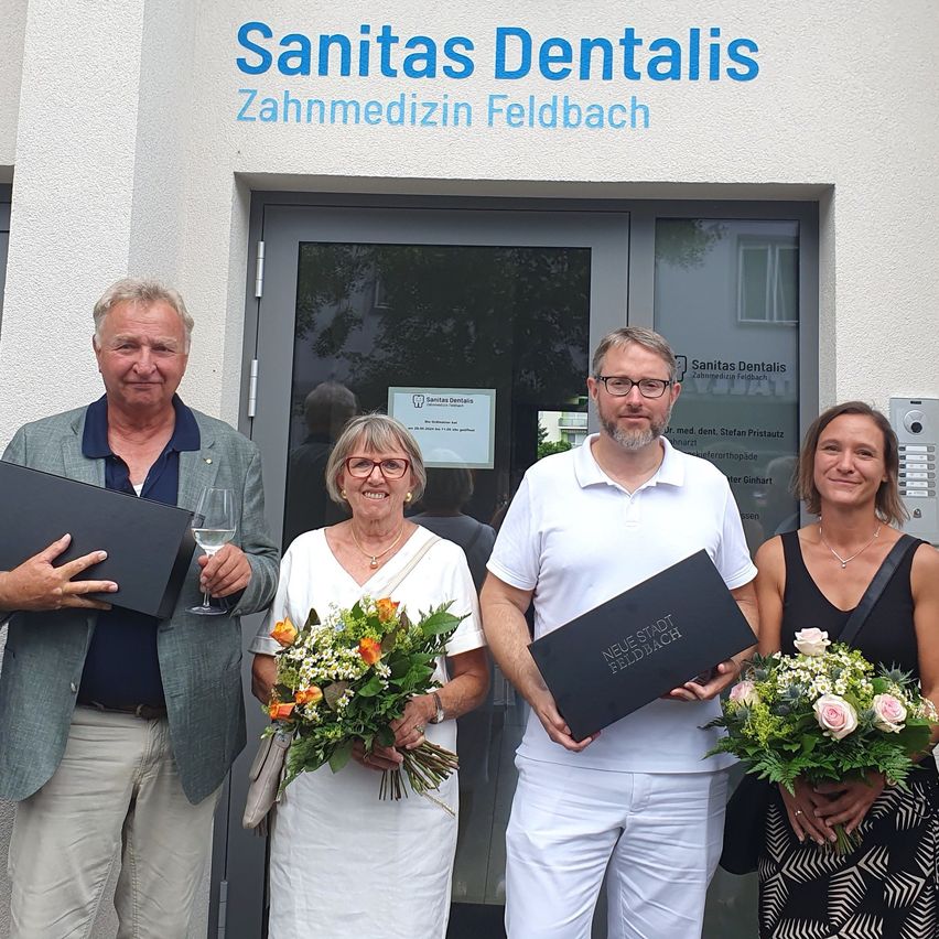 Bild enthält, Flower, Flower Arrangement, Flower Bouquet, Adult, Male, Man, Person, Groupshot, Bride, Woman