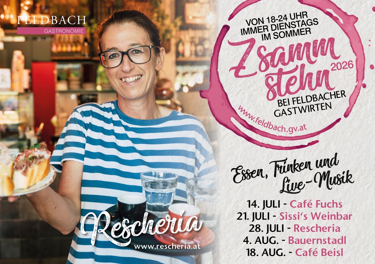 Eine lächelnde Frau in einem blau-weiß gestreiften Shirt hält ein Tablett mit Getränken in einer Restaurantumgebung. Das Bild enthält einen Textüberlagerung mit Daten und Orten für Veranstaltungen.
