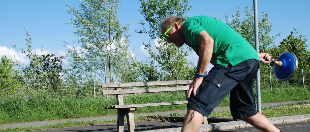 Bild enthält, Clothing, Shorts, Footwear, Shoe, Person, Throwing, Basketball, Playing Basketball, Sport