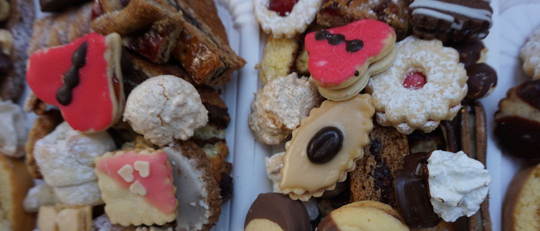 Bild enthält, Cream, Food, Icing, Sweets, Bread, Fungus, Plant, Cookie, Ice Cream, Chocolate