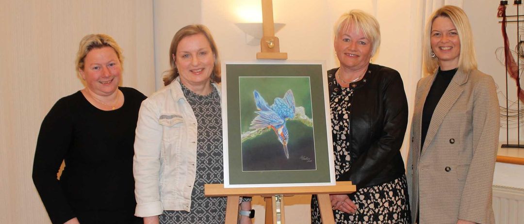 Bild enthält, Coat, Jacket, Blazer, Blouse, Photography, Pants, Person, Portrait, Adult, Woman