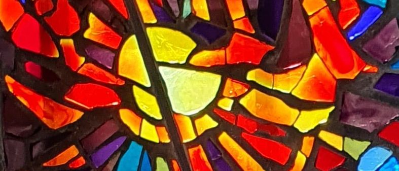 Bild enthält, Art, Modern Art, Floor, Flooring, Indoors, Interior Design, Stained Glass