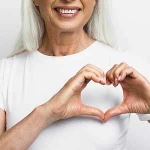 Bild enthält, Symbol, Clothing, T-Shirt, Love Heart Symbol