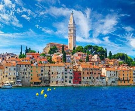 Bild enthält, Cityscape, Urban, City, Boat, Nature, Outdoors, Scenery, Clock Tower, Landmark, Cinque Terre