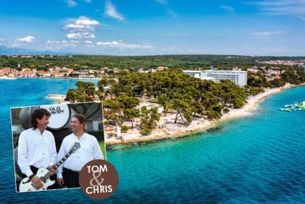 Bild enthält, Nature, Outdoors, Sea, Water, Coast, Shoreline, Building, Person, Adult, Man