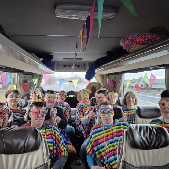 Bild enthält, Adult, Male, Man, Person, Jacket, Baby, Glasses, Parade, Face, People