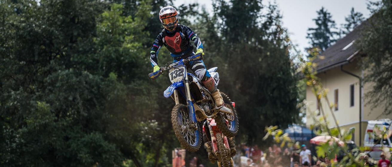 Bild enthält, Motorcycle, Transportation, Vehicle, Person, Helmet, Motocross, Machine, Wheel