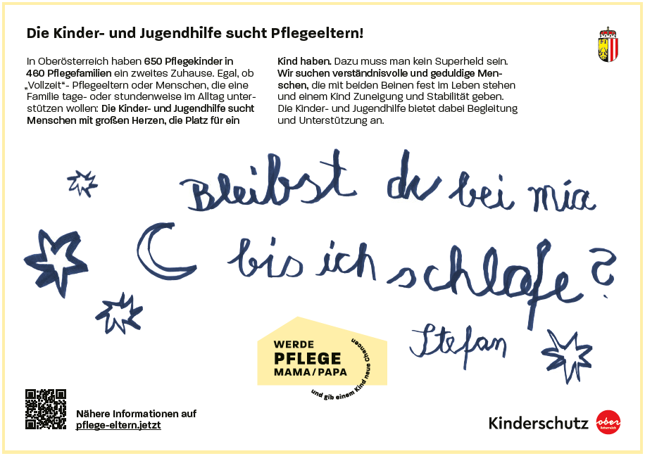 Eine Anzeige für Pflegeeltern sucht liebevolle Betreuer für Kinder und Jugendliche. Es wird betont, dass verständige und liebevolle Menschen gesucht werden, die dem Kind Zuneigung und Stabilität geben. Die Anzeige enthält eine handgeschriebene Nachricht und einen QR-Code für weitere Informationen.