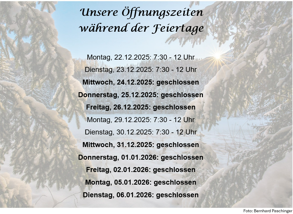Plakat mit Öffnungszeiten während der Feiertage. Geöffnet an Montag, Dienstag, Freitag, Samstag und Sonntag. Geschlossen an Mittwoch und Donnerstag. Termine vom 22.12.2025 bis 02.01.2026. Foto von B.