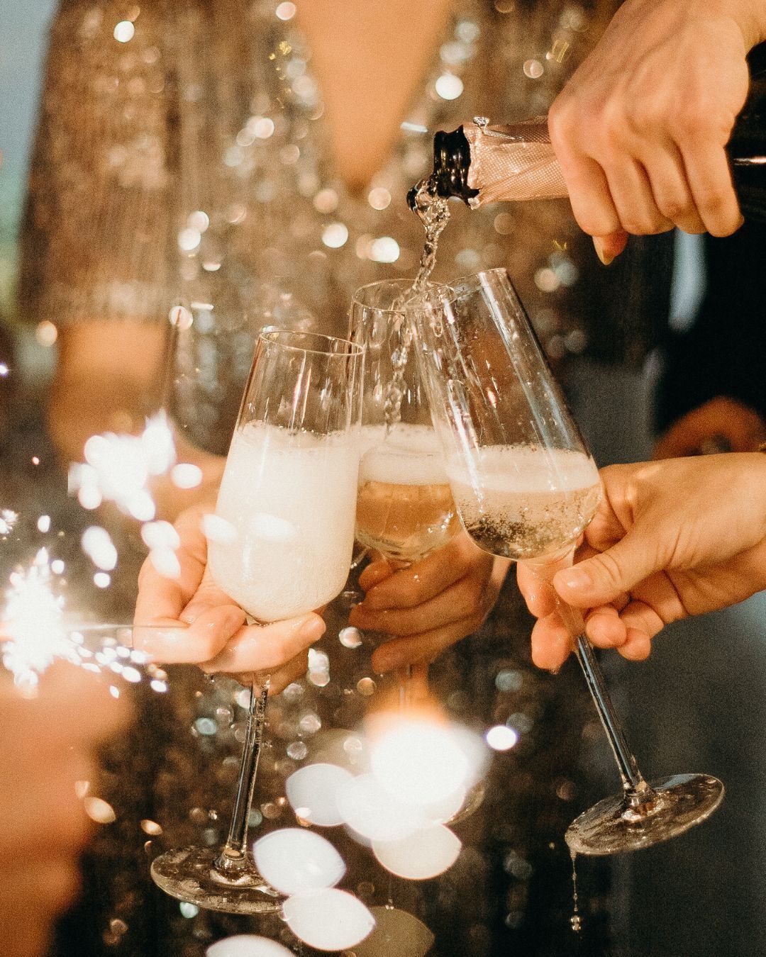 Bild enthält, Glass, Beverage, Milk, Medication, Pill, Alcohol, Beer