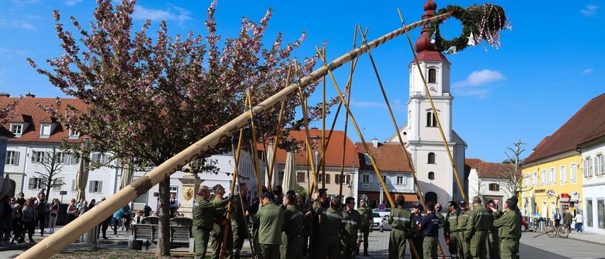 Bild enthält, People, Person, Neighborhood, City, Urban, Spear, Street