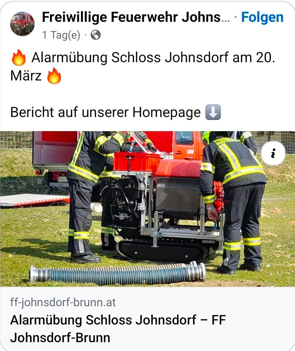 Alarmierung Schloss Johnsdor im März. Zwei Feuerwehrleute arbeiten an einem Feuerwehrauto auf einem Rasenfeld. Eine Website-Adresse, ff-johnsdor-brun.at, wird unten angezeigt.