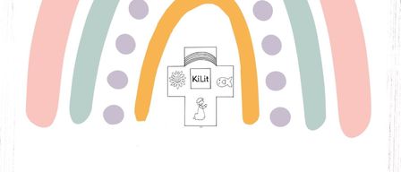 Eine farbenfrohe Illustration eines Regenbogens mit dem Text 'Kinderkirchemesse' darunter, mit Logos und Symbolen.