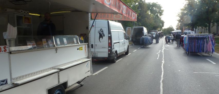 Bild enthält, Car, Transportation, Vehicle, Machine, Wheel, Person, Van, Road, Face, Head