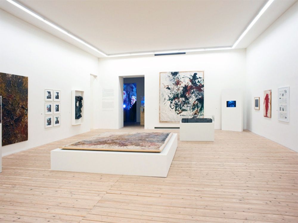 Bild enthält, Art, Art Gallery, Architecture, Building, Painting, Indoors