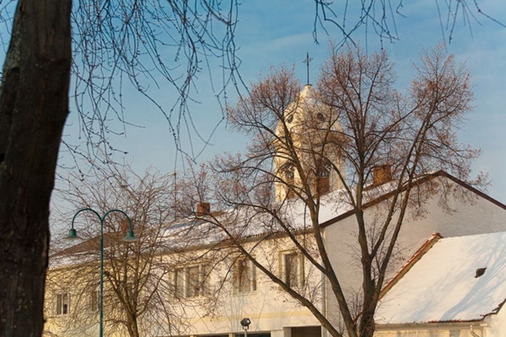 Bild enthält, Architecture, Building, Monastery, Arch, Gothic Arch
