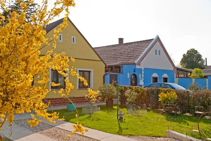 Neighborhood, Building, Cottage, House, Housing, Suburb, Person, Car, Vehicle, Outdoors