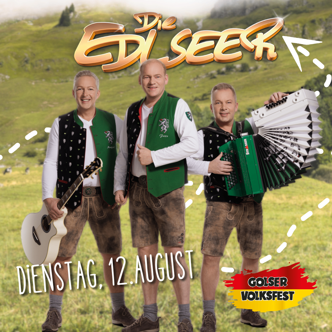 Drei Männer in traditioneller Kleidung stehen auf einer Wiese. Einer spielt Gitarre, ein anderer Akkordeon und der dritte lächelt. Das Bild enthält Text für eine Veranstaltung am 12. August.