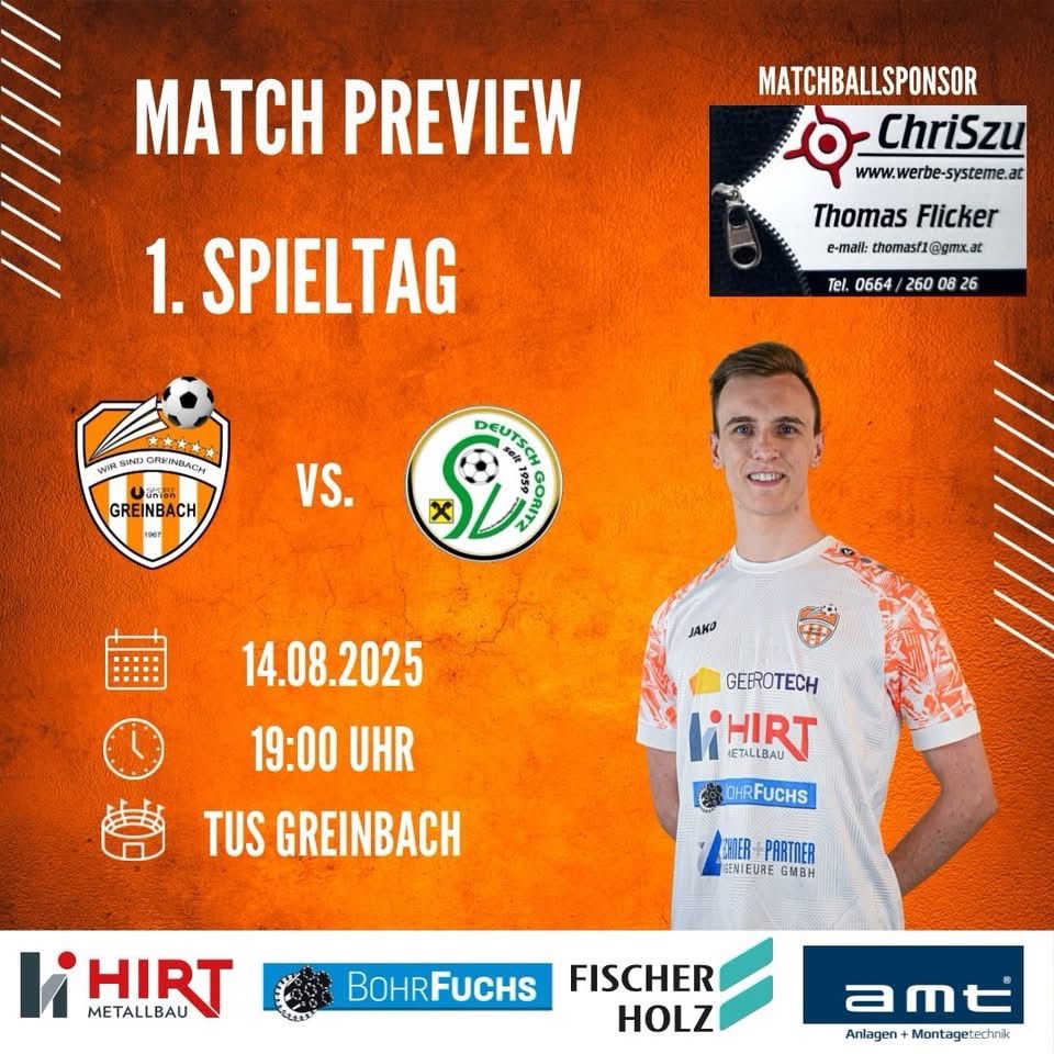 Ein Werbeposter für einen Fußballspielvorschau mit einem Spieler in einem weißen Trikot mit verschiedenen Logos, vor einem orangefarbenen Hintergrund. Das Poster enthält Datum, Uhrzeit und Ort des Spiels sowie Logos für Sponsoren und einen Matchballsponsor.