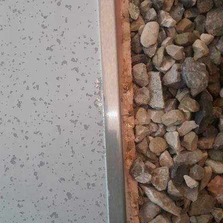 Bild enthält, Pebble, Rock, Window, Windowsill