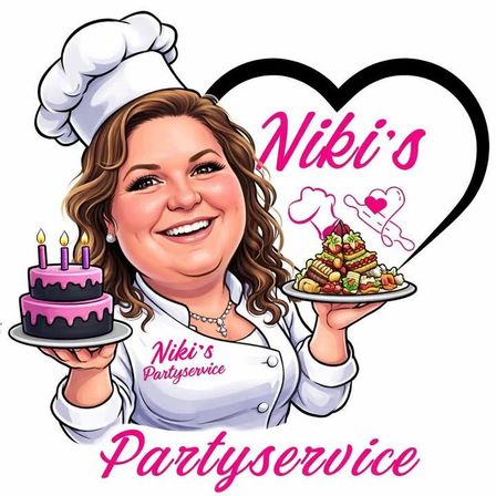 Eine lächelnde Köchin in einer weißen Haube hält einen Geburtstagskuchen mit Kerzen und einen Teller mit Desserts. Das Bild ist für Niki's Partyservice.