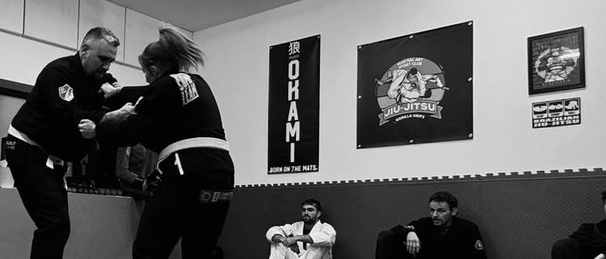 Bild enthält, Floor, Flooring, Adult, Male, Man, Person, Lighting, People, Martial Arts, Judo