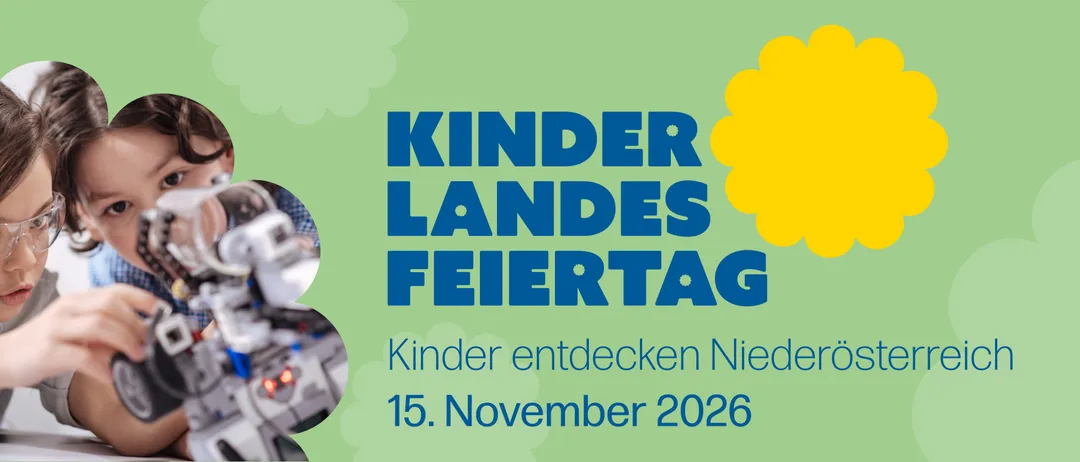 Ein Plakat für Kinder Landes Feiertag zeigt drei Kinder, zwei Mädchen und einen Jungen, die einen Roboter untersuchen.