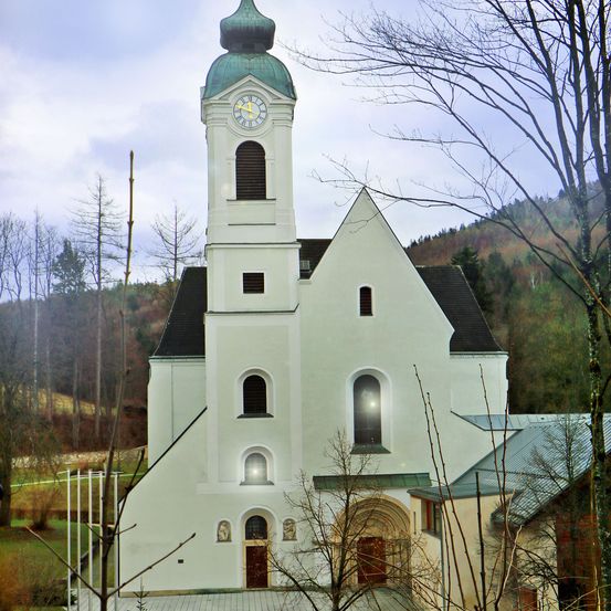 Bild enthält, Architecture, Building, Clock Tower, Tower, Spire, Monastery