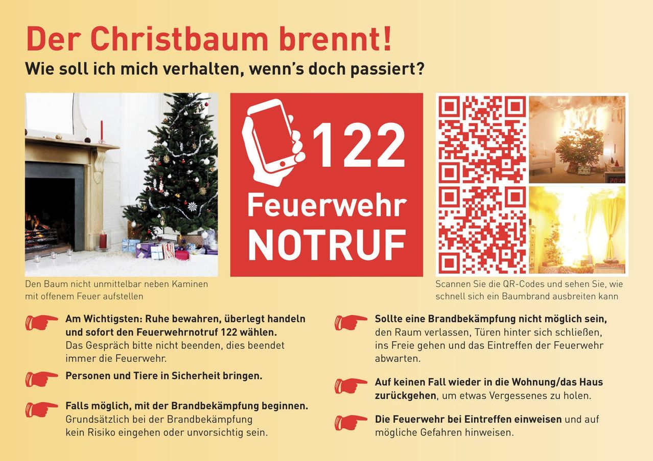 Ein Bild von einem brennenden Weihnachtsbaum. Es rät, ruhig zu bleiben, Panik zu vermeiden und den Notruf 122 anzurufen. Es enthält auch einen QR-Code zum Scannen für weitere Informationen.