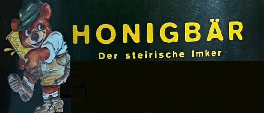 Bild enthält, Person, Book, Publication, Clothing, Footwear, Shoe, Face, Head